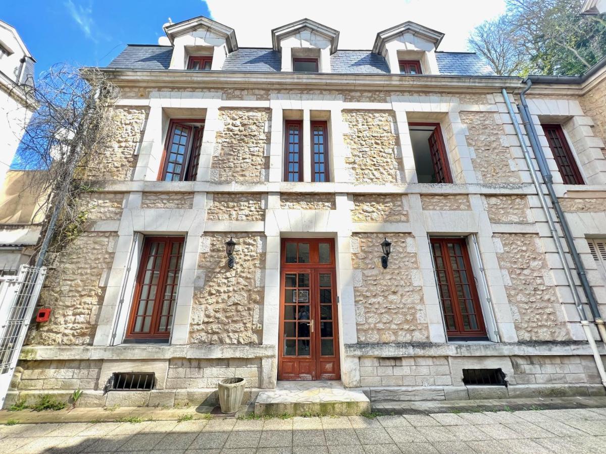 Le Melusine , A 50M De La Gare De Poitiers Apartment Exterior photo